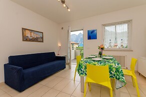 Torbole Relax, Pool & Balcony Apartment 2