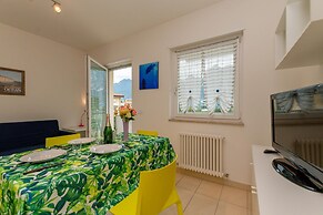 Torbole Relax, Pool & Balcony Apartment 2