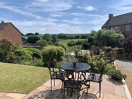 Vale of Belvoir Idilic Country Village Retreat
