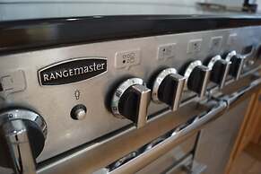 Vale of Belvoir Idilic Country Village Retreat