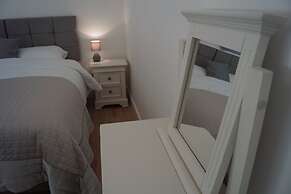 Vale of Belvoir Idilic Country Village Retreat