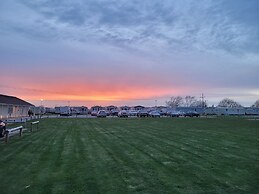 St Osyth- Sleeps8-freeparking-wifi-holidaypark