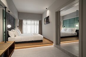 Bob W Akadimia Athens