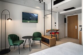 Bob W Akadimia Athens