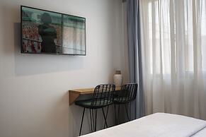 Bob W Akadimia Athens