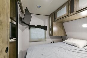 Givens Glamper Heartland W 3 Beds, Outdoor Pool, Views for Days