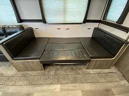 Givens Glamper Heartland W 3 Beds, Outdoor Pool, Views for Days