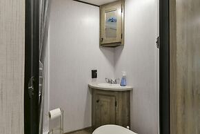 Givens Glamper Heartland W 3 Beds, Outdoor Pool, Views for Days