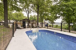 Givens Glamper Heartland W 3 Beds, Outdoor Pool, Views for Days