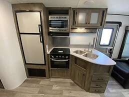 Givens Glamper Heartland W 3 Beds, Outdoor Pool, Views for Days