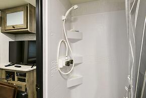 Givens Glamper Heartland W 3 Beds, Outdoor Pool, Views for Days