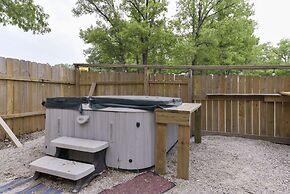 Givens Glamper Heartland W 3 Beds, Outdoor Pool, Views for Days