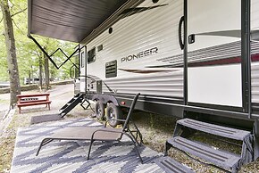 Givens Glamper Heartland W 3 Beds, Outdoor Pool, Views for Days