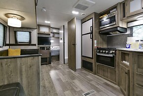 Givens Glamper Heartland W 3 Beds, Outdoor Pool, Views for Days