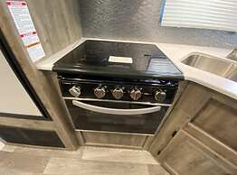 Givens Glamper Heartland W 3 Beds, Outdoor Pool, Views for Days