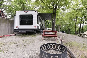 Givens Glamper Heartland W 3 Beds, Outdoor Pool, Views for Days