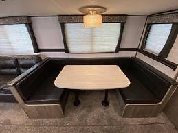 Givens Glamper Heartland W 3 Beds, Outdoor Pool, Views for Days