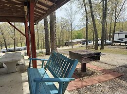 Givens Glamper Heartland W 3 Beds, Outdoor Pool, Views for Days