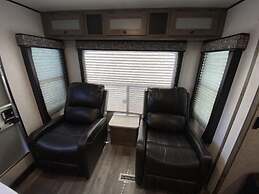 Givens Glamper Heartland W 3 Beds, Outdoor Pool, Views for Days