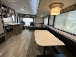 Givens Glamper Heartland W 3 Beds, Outdoor Pool, Views for Days