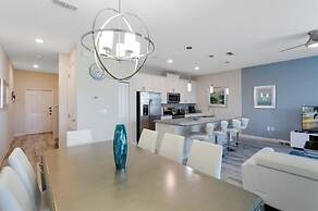 Storey Lake 4 Bedroom Townhome 4 Townhouse by RedAwning