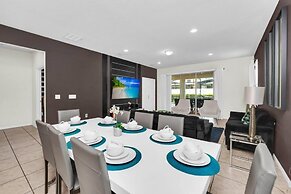 7 Bed Luxury Home With Great Amenities! 7 Bedroom Villa by RedAwning