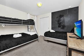 7 Bed Luxury Home With Great Amenities! 7 Bedroom Villa by RedAwning