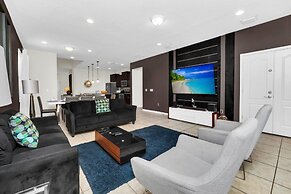 7 Bed Luxury Home With Great Amenities! 7 Bedroom Villa by RedAwning