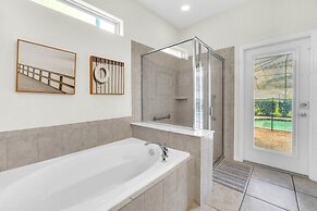 7 Bed Luxury Home With Great Amenities! 7 Bedroom Villa by RedAwning