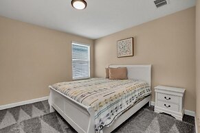 8 Bed Pool/spa In Champions Gate Resort! 8 Bedroom Villa by Redawning