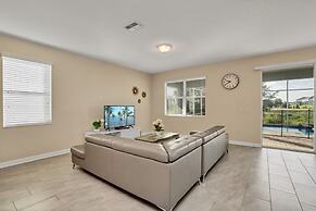 8 Bed Pool/spa In Champions Gate Resort! 8 Bedroom Villa by Redawning