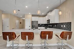 8 Bed Pool/spa In Champions Gate Resort! 8 Bedroom Villa by Redawning