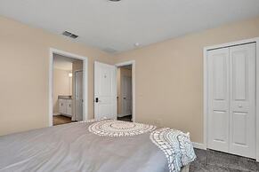 8 Bed Pool/spa In Champions Gate Resort! 8 Bedroom Villa by Redawning