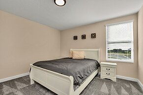 8 Bed Pool/spa In Champions Gate Resort! 8 Bedroom Villa by Redawning