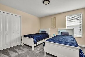 8 Bed Pool/spa In Champions Gate Resort! 8 Bedroom Villa by Redawning