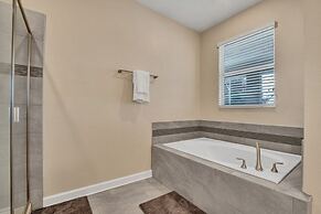 8 Bed Pool/spa In Champions Gate Resort! 8 Bedroom Villa by Redawning