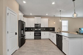 8 Bed Pool/spa In Champions Gate Resort! 8 Bedroom Villa by Redawning