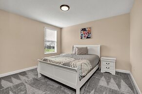 8 Bed Pool/spa In Champions Gate Resort! 8 Bedroom Villa by Redawning