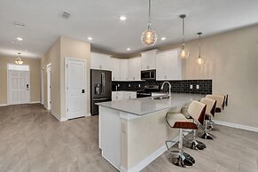 8 Bed Pool/spa In Champions Gate Resort! 8 Bedroom Villa by Redawning