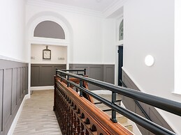 The Court Room at The Institute Executive Apartments
