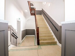 The Court Room at The Institute Executive Apartments