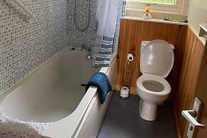 2 Bedroom Sleep 4 House - Private Garden