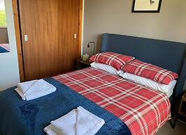 2 Bedroom Sleep 4 House - Private Garden