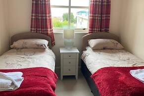 2 Bedroom Sleep 4 House - Private Garden