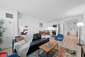 Cozysuites Beachfront 2BR 3BA Condo