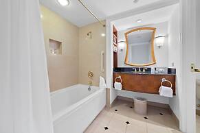 Cozysuites Beachfront 2BR 3BA Condo