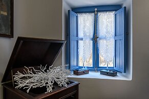 The Aegean blue country house Old Milos