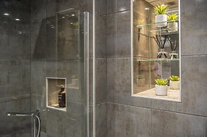 The Quadrant - The Botanical Suite