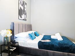 Tudors eSuites Three Bedroom House