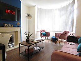 Tudors eSuites Four Bedroom House Garden